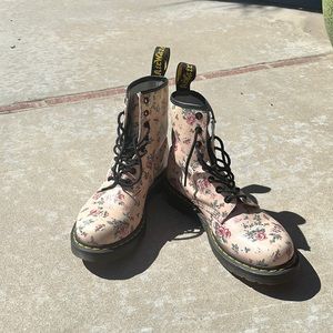 Dr. Martens Floral Boot